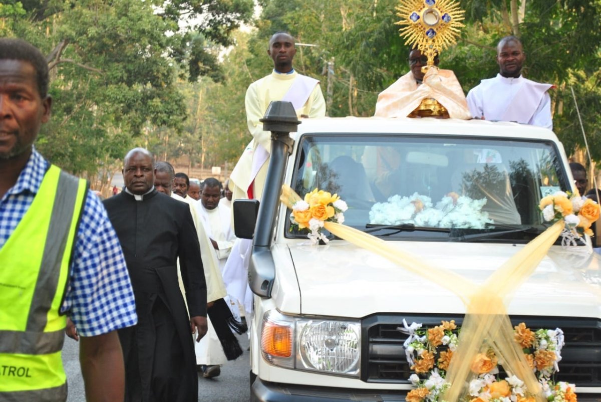 Bishop Chaima Closes the Eucharistic Congress as he Urges Christians to live with Christ